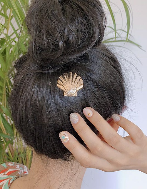single gold shell hair pin