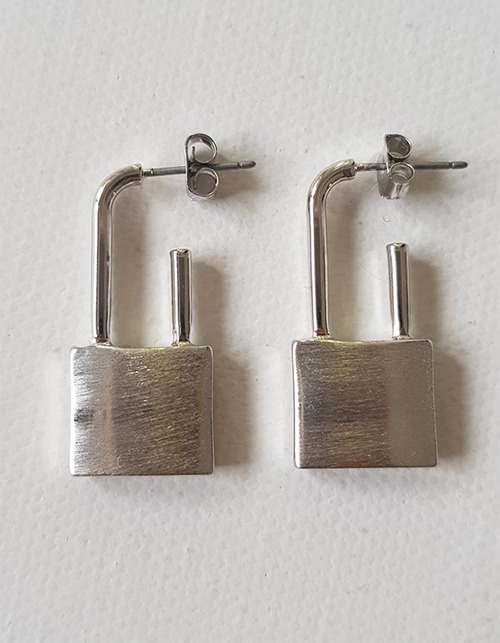 square lock earring (티타늄 침+)